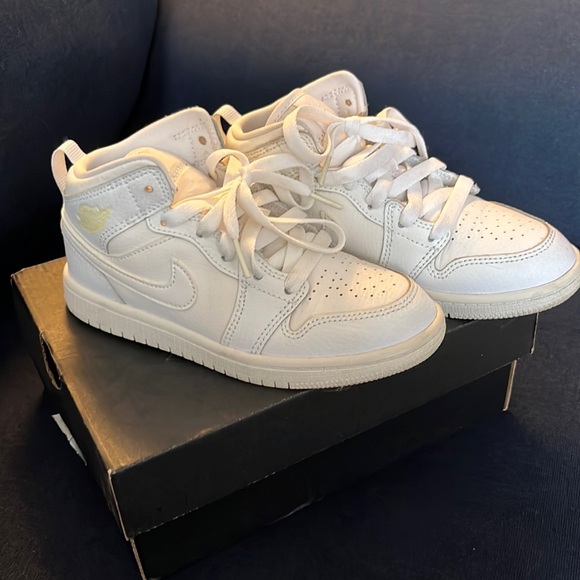 Jordan 1 MID - Picture 1 of 7